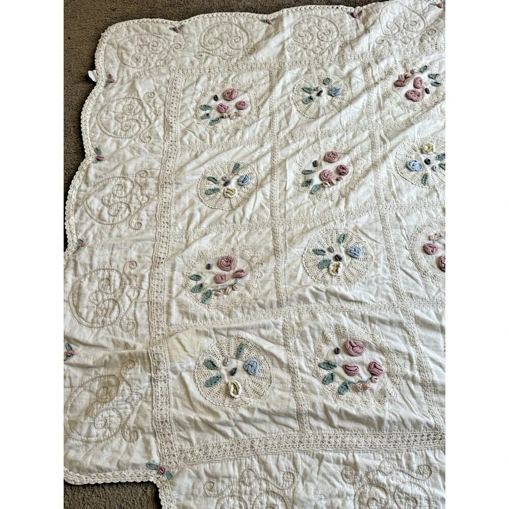 Vintage Cottagecore Rosette 3D Crocheted Quilt Queen Size W/2 Shams 86